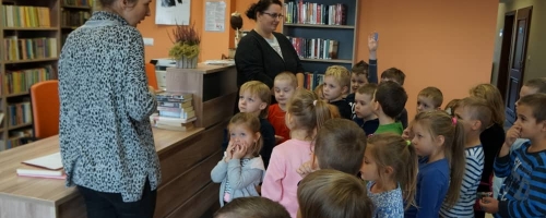 Przedszkolaki odwiedziły bibliotekę